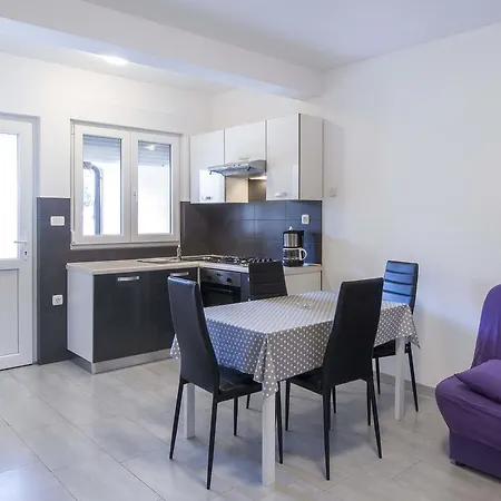 Apartment Lusi Ližnjan